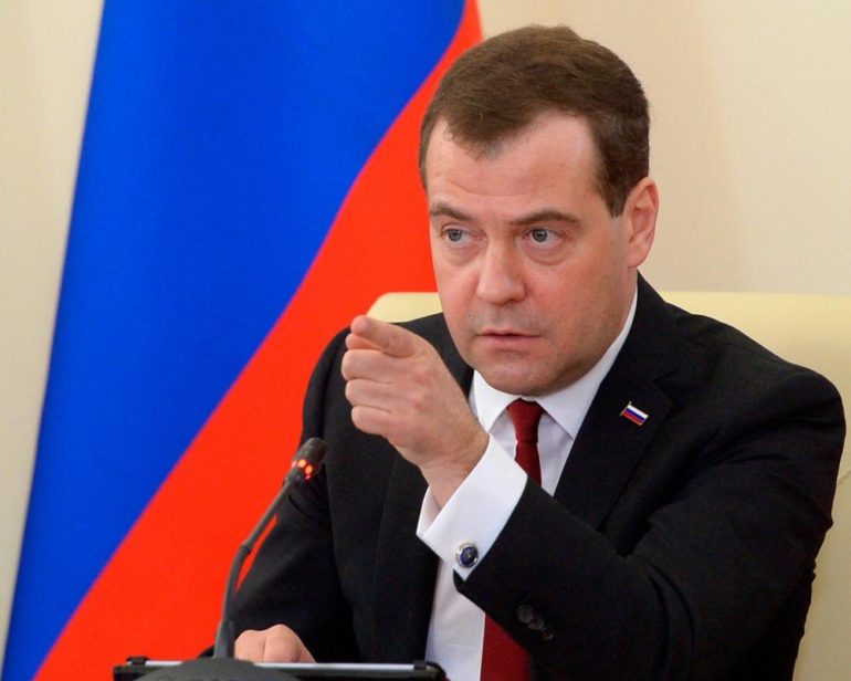 Медведев обсудит с единороссами меры поддержки граждан предпенсионного возраста