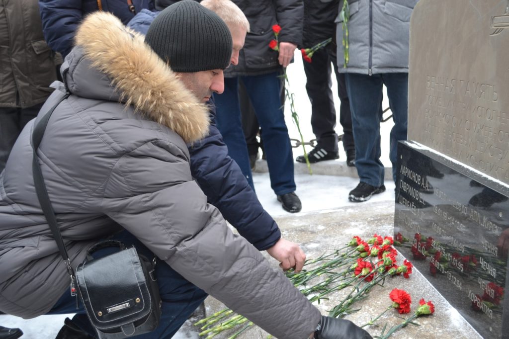 В минувшую пятницу, 15 февраля, в сквере памяти у памят- ника воинам-интернационалистам состоялся митинг, посвя- щенный 30-летию вывода советских войск из Афганистана. 