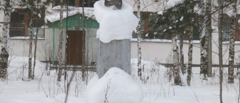 Памятник Ленин