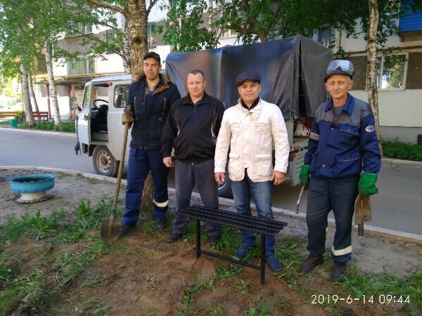 Помощь горожанам оказал и депутат Совета городского поселения «Емва» Александр Лейман.