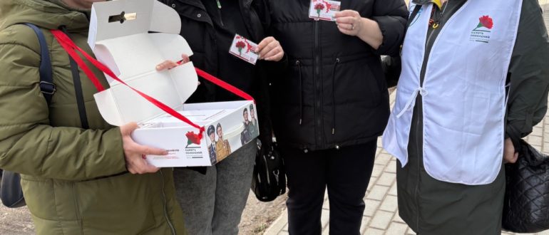 волонтеры Клуба «Серебряный волонтер» Филиппова Надежда и Ярыгина Светлана приняли участие во Всероссийской акции «Красная гвоздика»