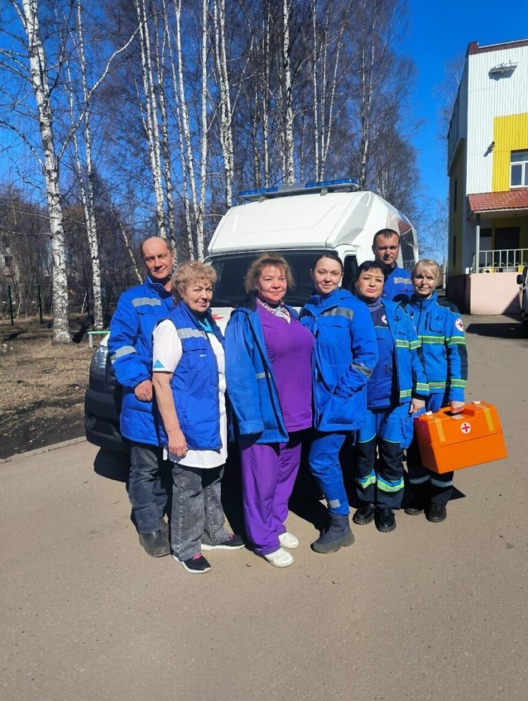 На фото слева направо: Игорь Шемет, Антонина Алимурадова, Елена Новикова, Антонина Полугрудова, Наталья Зорова, Михаил Щелуканов, Ольга Чиморина