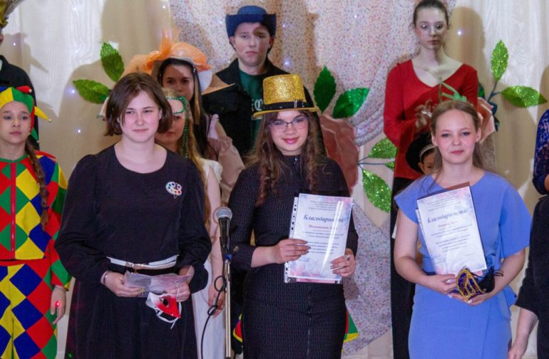 выпускницы актерского мастерства, Емва