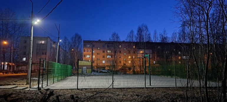 баскетбольная площадка в Емве